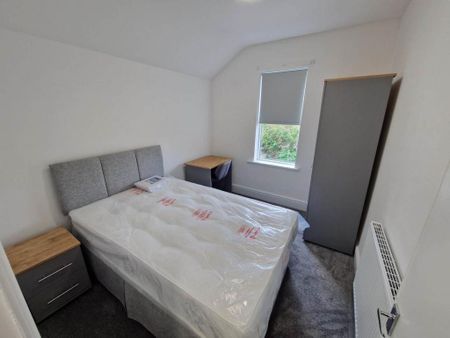 4 bedroom terraced house to rent - Photo 3