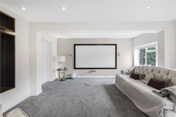 Parkgate Avenue, Hadley Wood - Photo 1