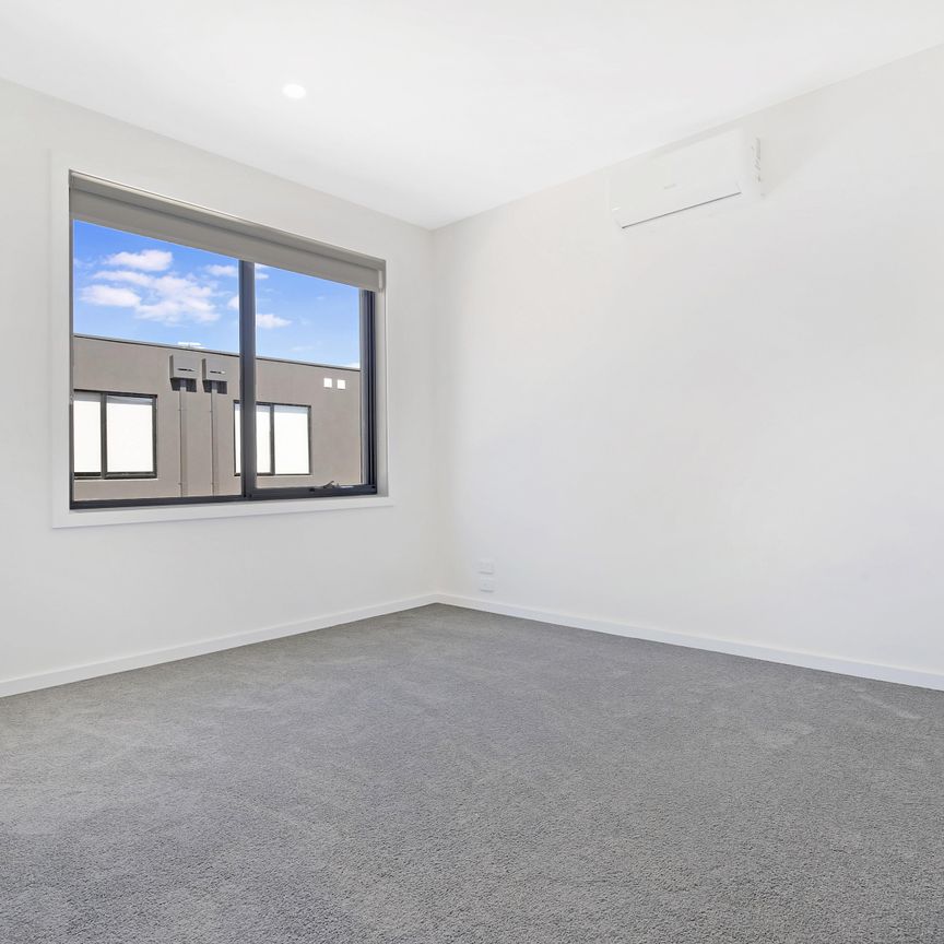 8 Bias Way, Hoppers Crossing VIC 3029 - Townhouse For Rent | Domain - Photo 1