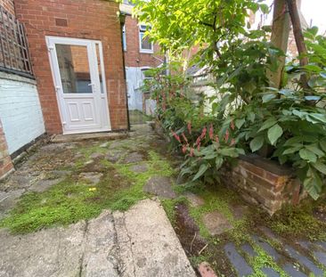 3 bedroom terraced house to rent - Photo 4