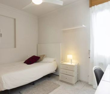 Single Bed in Whole 3 bedrooms apartment in Madrid - Photo 6