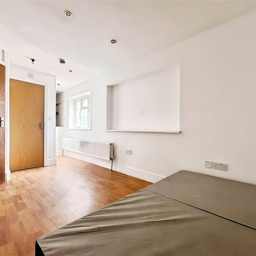 Eton Avenue, Hounslow, TW5 0HB - Photo 1