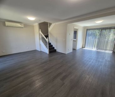 Neat and Tidy 3 Bedroom Double Story Townhouse! - Photo 1