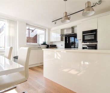 Well presented 2 bedroom penthouse apartment situated within walkin... - Photo 3