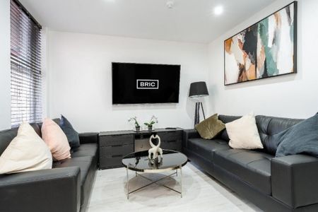 1 bedroom in a house share to rent - Photo 2