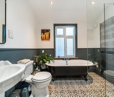 3 bedroom flat to rent - Photo 4