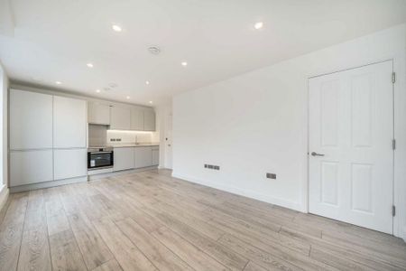 3 bedroom flat to rent - Photo 4
