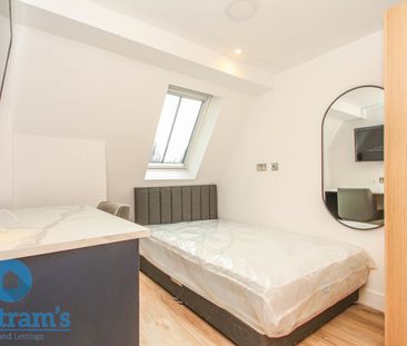 5 bed Apartment for Rent - Photo 5