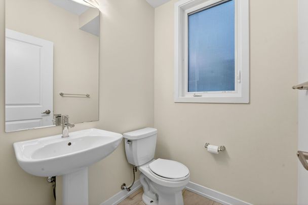 For Lease - 42 Sunflower Crescent, Thorold, Ontario - Photo 1