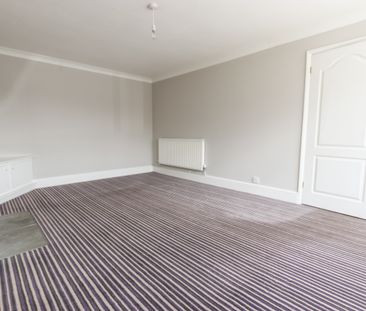 3 bedroom Terraced for rent - Photo 3