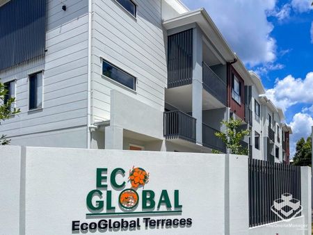 Brand-New Modern Townhouse with Solar Power in Prime Toowong Location - Photo 4