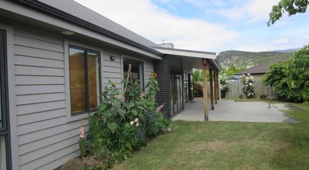 Appealing on Ash - Photo 5