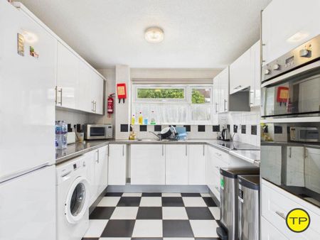 1 bedroom in a house share to rent - Photo 4