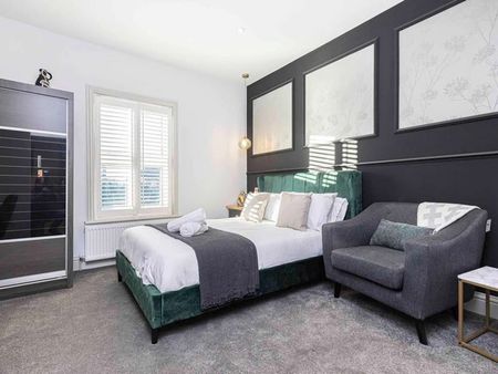 Luxury 7 Double En-Suite Bedrooms in a Shared Property - Photo 4
