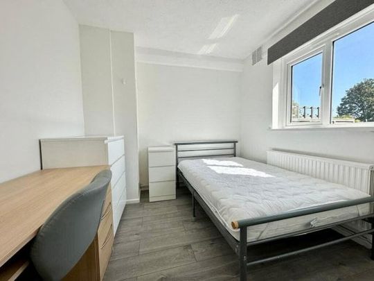 Cromwell Road, Winchester - Photo 1