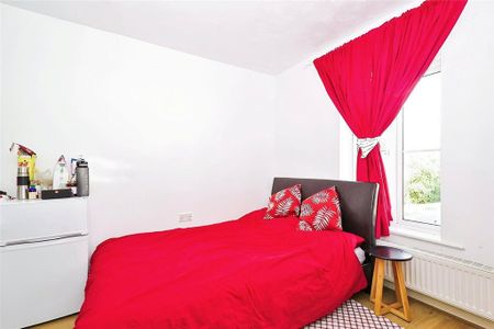 1 bedroom in a house share to rent - Photo 3