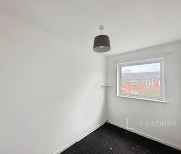 3 bedroom end of terrace house to rent - Photo 2