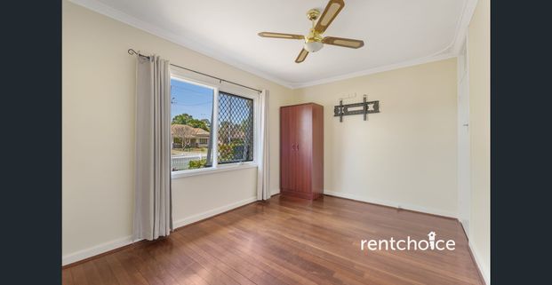 200m To New Redcliffe Underground Train Station - Photo 1