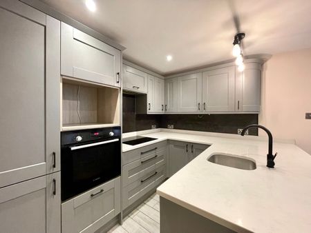 Kingfisher Walk, Ash, Aldershot, Surrey, GU12 - Photo 2