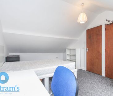 5 bed Apartment for Rent - Photo 4