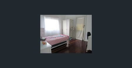 FAMILY HOME IN A CONVENIENT LOCATION - Photo 4