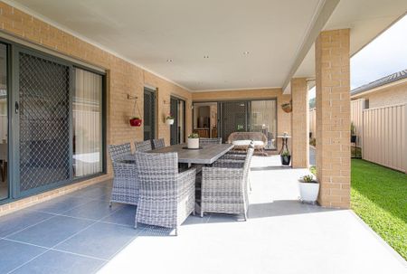 84 Lord Howe Drive, Ashtonfield NSW 2323 - House For Rent | Domain - Photo 5