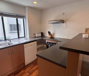 Spacious three storey 3-Bedroom Furnished Apartment for Rent in Par... - Photo 5