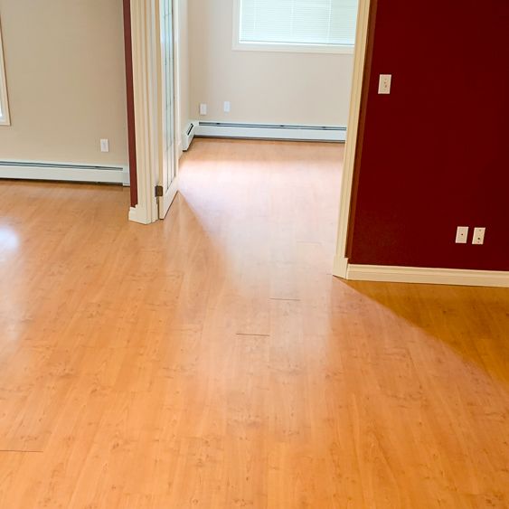 2 Bed + Den Condo For Rent In Westmount - Photo 1