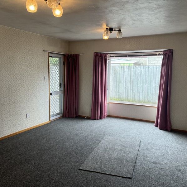 Belfast – Spacious 3 bedroom home, 2 x Heat pumps, Fully fenced section - Photo 1