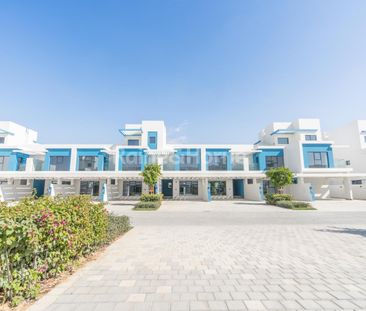 Brand New I Exclusive - 4BR Townhouse for Rent - Photo 2