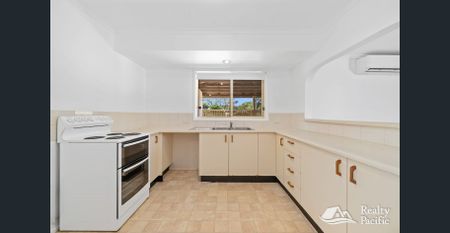 3 Bedroom Townhouse in desirable "MELALEUCA COURT" Complex - Photo 3