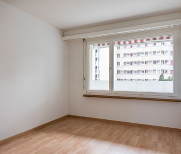 HELLE 3,5-ZIMMERWOHNUNG HOCH ÜBER SPREITENBACH - Foto 1