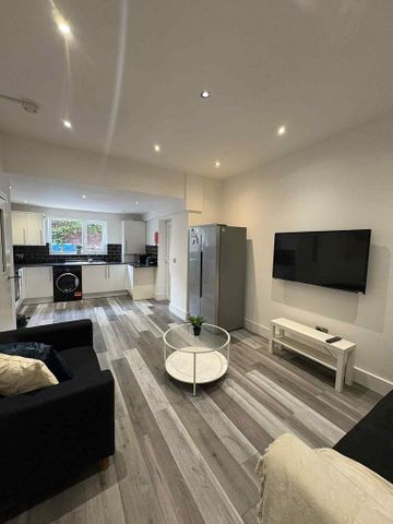 5 bedroom house to rent - Photo 2