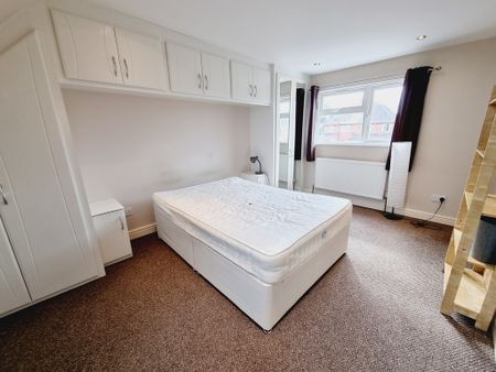 1 Bed Student Accommodation - Photo 2