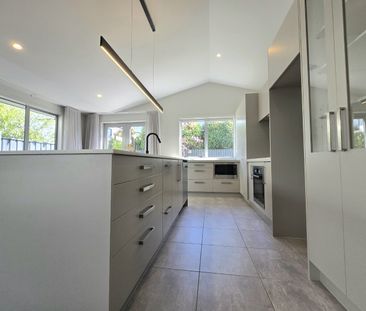 Beautiful Three-Bed, Two-Bath Home in Otumoetai - Otumoetai - Photo 5