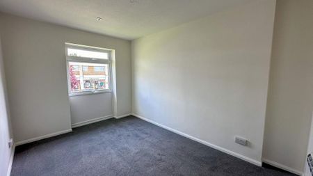 3 bedroom flat to rent - Photo 3