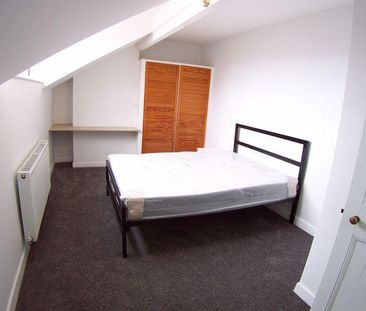 1 bedroom in a flat share to rent - Photo 2