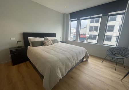 Two bedrooms, two bathrooms light filled inner city apartment - Photo 4