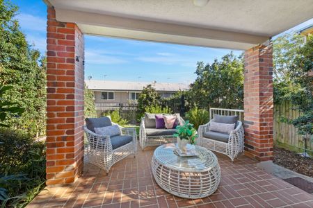 Beautiful Updated Unit - Photo 5