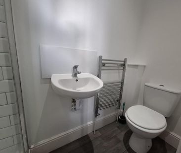1 bedroom in a house share to rent - Photo 5