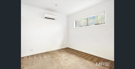 Perfectly Positioned Townhouse - Photo 4