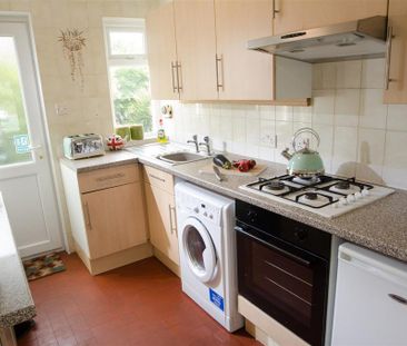 3 bedroom private hall to rent - Photo 6