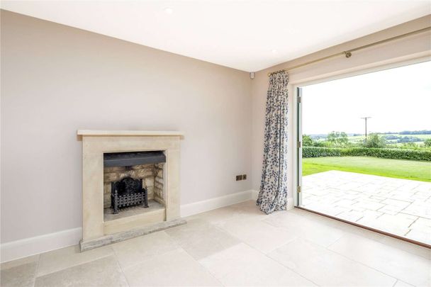 Spacious and well-presented family home just outside of Stow-on-the-Wold. - Photo 1