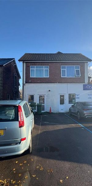 House to rent - Photo 1