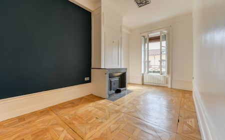 Location Appartement 4 pièces 127m² LYON 2ème - Photo 2