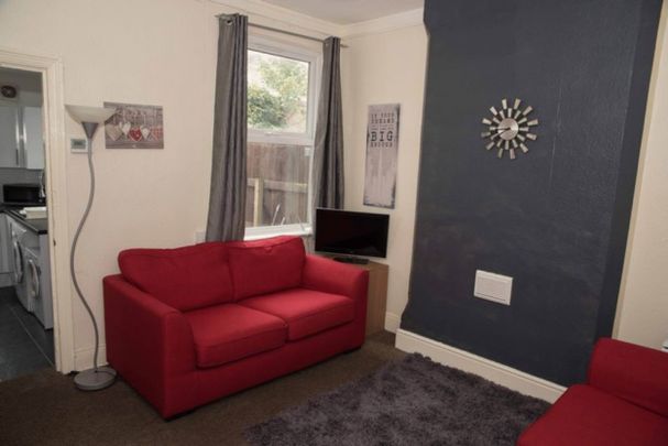 5 bed Semi-Detached House for Rent - Photo 1