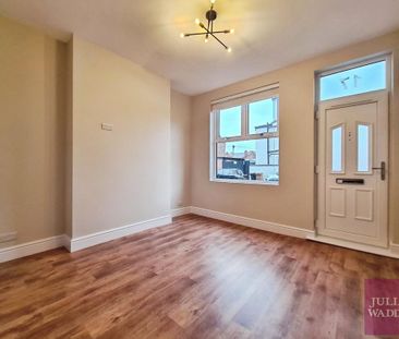 2 bedroom terraced house to rent - Photo 4