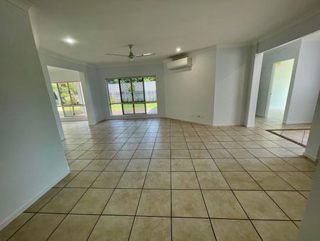 EXCELLENT FAMILY HOME IN SOUGHT AFTER PARKRIDGE ESTATE! - Photo 2