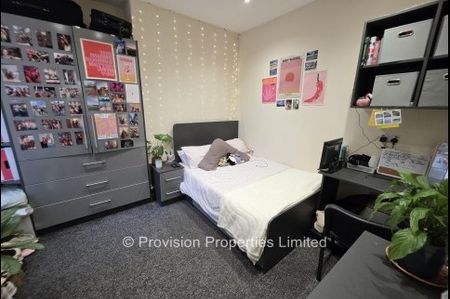 8 Bedroom House Brudenell Road - Photo 4