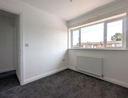 3 Bedroom Terraced To Let - Photo 3